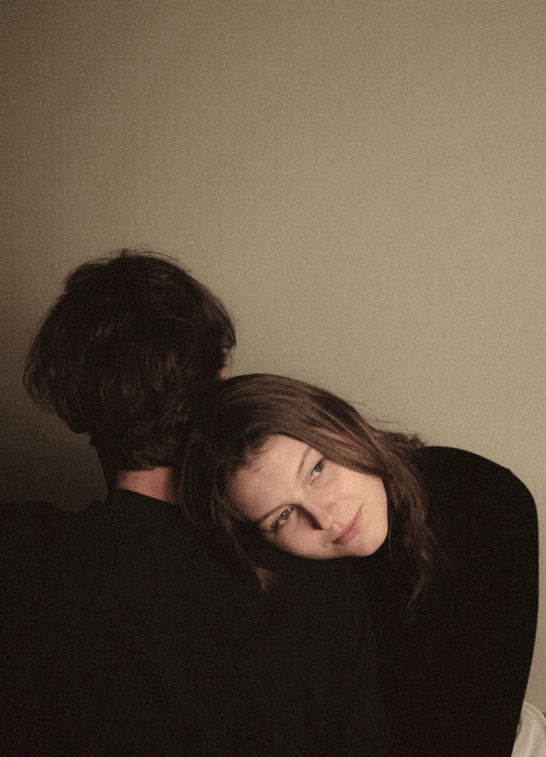 Woman resting on partner’s shoulder shows support for women suffering from Dyspareunia and Therapy needs.