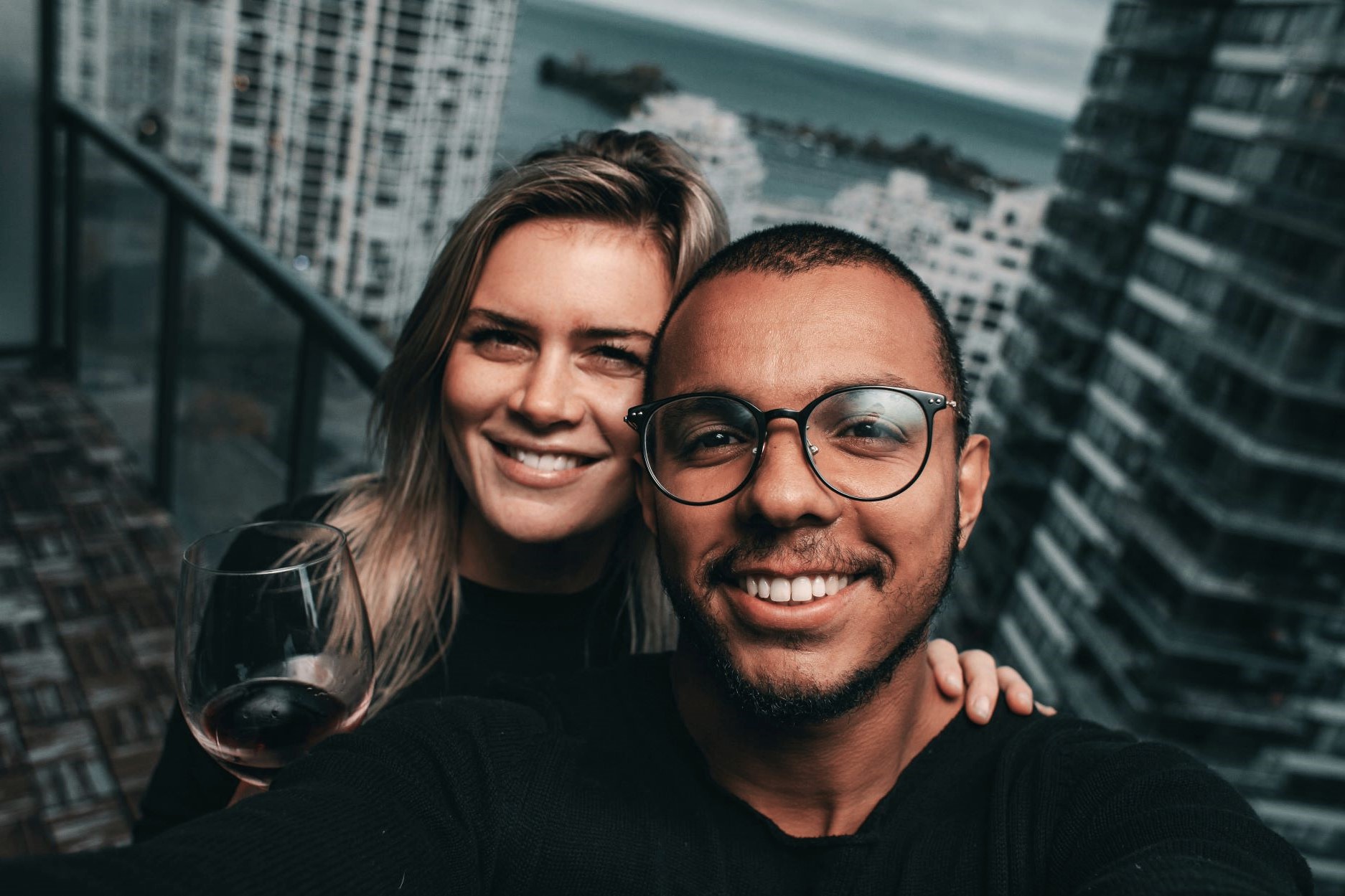 A smiling adult couple showing secure bonding, shaped by early childhood memories and Attachment Needs.