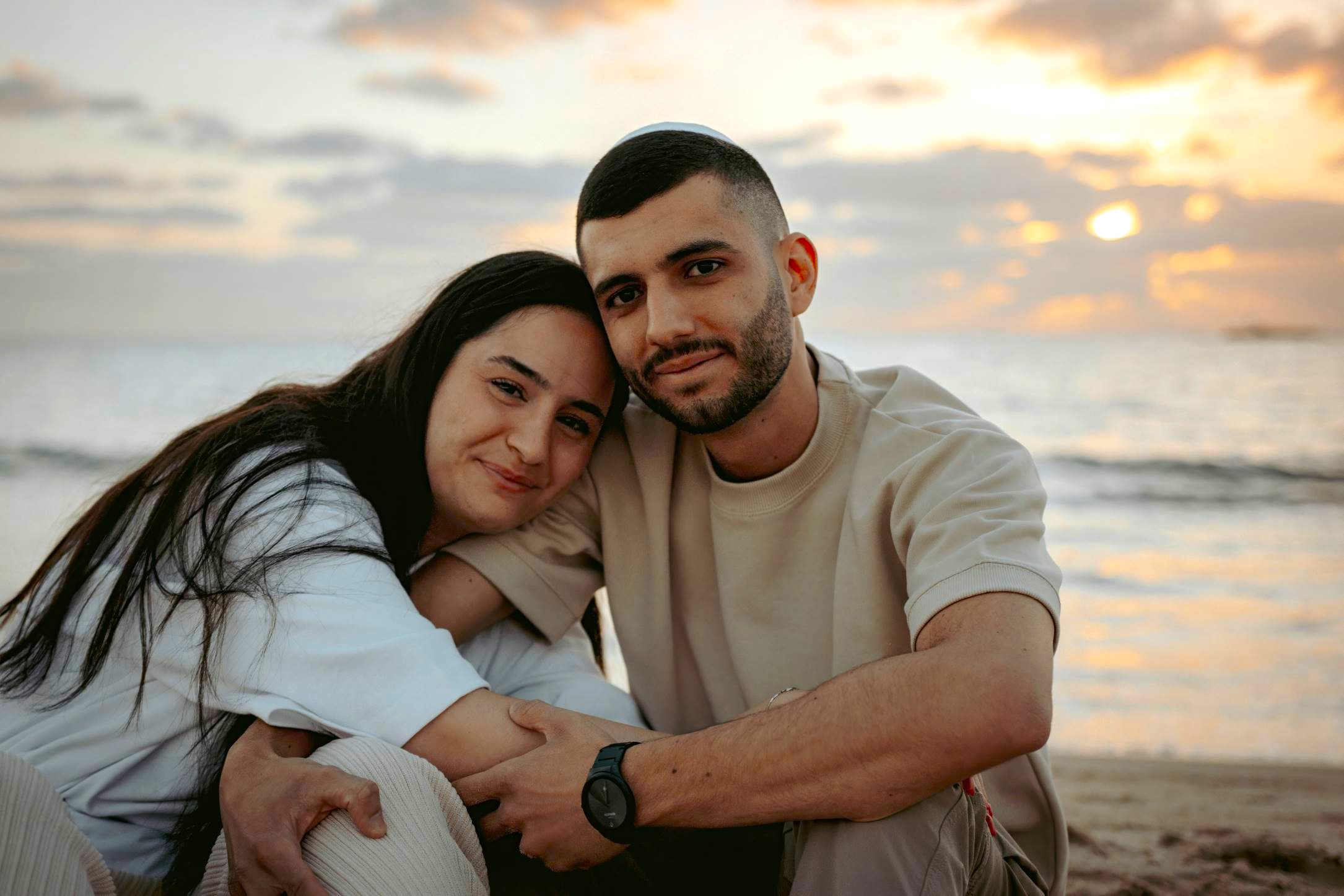 Couple embracing after cancer diagnosis, showing hope, intimacy and determination thanks to Breast Cancer Therapy.