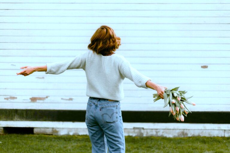 Woman holding flowers alone on Valentine's Day, it's no big deal since psychology passes a message regarding Heartfelt Compassion.
